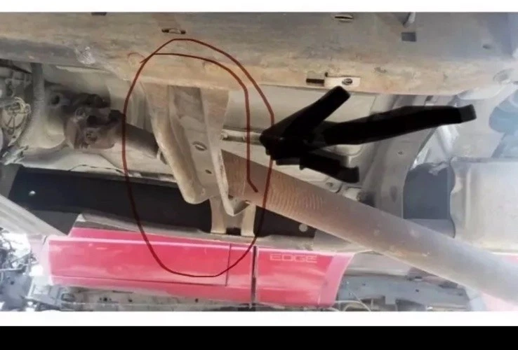 Subchasis del eje de transmisión Ford Ranger Crossmember 1998-2006 genuino Foto 1 de 2