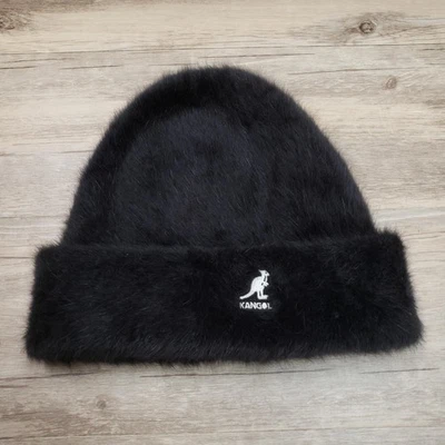 Шляпа-бини Kangol Furgora черная пушистая с манжетами вязаная зимняя вышитая кенгуру - Изображение 1 из 4