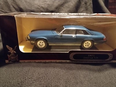 Road Signature 1975 Jaguar XJS - 1:18 Scale Diecast Model New Blue - Image 1 of 4