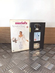 MURIEL'S WEDDING VHS - Cult Classic 1996 Film On VHS Video Tape - Excellent - Imagen 1 de 4