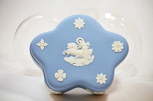 WEDGWOOD Azul Jaspe Baratija Anillo Caja Pentefoil Estrella Diana Carro De Colección - Imagen 1 de 6