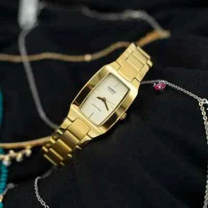 Casio Women's Classic Stainless Steel Bracelet Watch LTP-1165N-9C Gold - Picture 1 of 5
