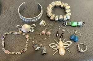 De colección - Lote Joyería Moderna Pendientes Broche Estrás Pulsera Disfraz Tono Plata - Imagen 1 de 11