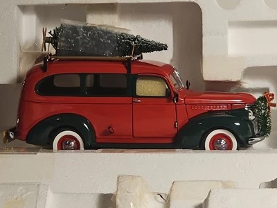 1946 CHEVROLET SUBURAN 1:24 DIE CAST CHRISTMAS TRUCK FRANKLIN MINT LIMITED ED - Image 1 of 4
