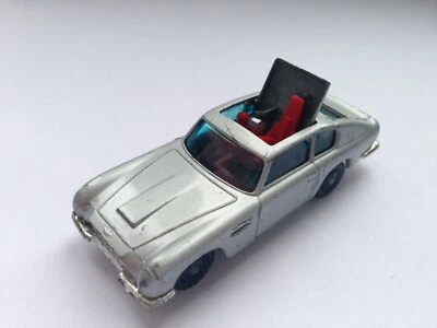 Husky / Corgi Gr.- James Bond 007 - Aston Martin DB5 Oldtimer - Bild 1 von 4