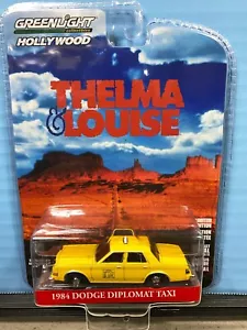 1/64 GREENLIGHT HOLLYWOOD THELMA & LOUISE 1984 DODGE DIPLOMAT TAXI CABINA AMARILLO - Imagen 1 de 2