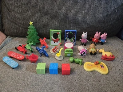 Peppa Pig Peppa's Christmas Countdown Advent Calendar Figure Set Holiday - Image 1 of 4