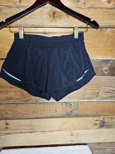 Lululemon Hotty heiße Shorts niedriger Bund 2,5" Schrittlänge Größe 6 gefüttert schwarz - Bild 1 von 7