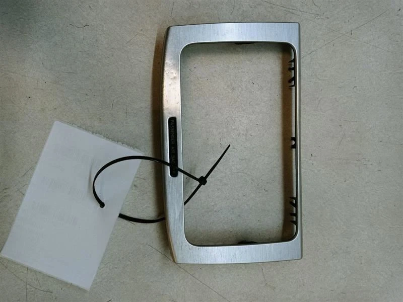 2006-2010 VOLKSWAGEN PASSAT CENTER DASHBOARD RADIO TRIM BEZEL OEM 3C0858069 - Image 1 of 3