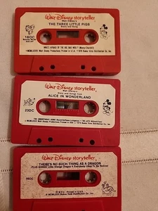 Lote de 3 cintas de casete de colección Disney Storyteller leer a lo largo de cerditos, Alicia, dragón - Imagen 1 de 2