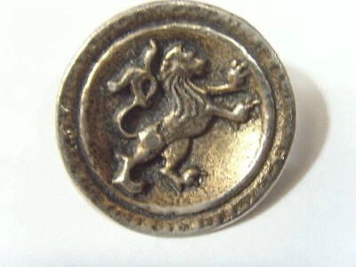 antique 28 mm gold tone metal lion picture collector concave button 51781 - Image 1 of 4