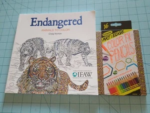 Libro de Color Barrons Animales en Peligro de Extinción y 16 Lápices para Colorear Crayola Art Edge NUEVO - Imagen 1 de 12