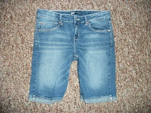LEVIS BERMUDA UNISEX YOUTH SIZE 14 COTTON SPANDEX DENIM JEANS SHORTS GOOD USED - Picture 1 of 5
