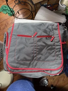 Bolsa/Mochila de Pañales para Bebé ipack, Gris con Lona Borde Roja, 16.5" x 14" x 5" - Imagen 1 de 5