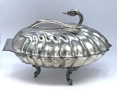 Leonard Silverplate Clam Shell Swan Handle Silver Plate Hinged Server 12 Inch - Image 1 of 4