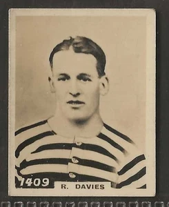 PINNACE FOOTBALL-PINNACE BACK-#1409- (NO TEAM NAME) - QUEENS PARK - R. DAVIES  - Picture 1 of 2