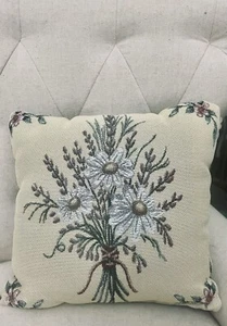 Vintage Cross-stitch Needlepoint Daisy Flower Pillow 10”x10” Perfect Condition! - Picture 1 of 4