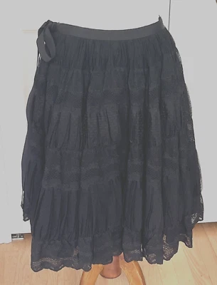 Wonderful RED VALENTINO Black Lace/Mesh Full Knee Length Skirt Sz 8 - Image 1 of 4
