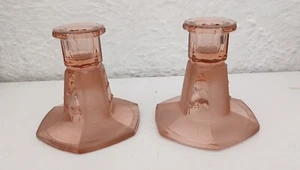 A pair of Art deco Stolzle pink candlesticks ( Selenium ) - Picture 1 of 2