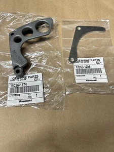 1992-2004 Kawasaki Kx 500 Oem Front Sprocket Cover Guard Chain Guide Case Saver - Picture 1 of 4