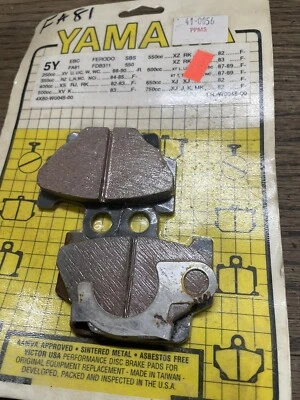 Pastillas de freno delanteras Yamaha RZ350, CZ550, XS400, XT600, XV500, XJ650 FA81 Foto 1 de 4
