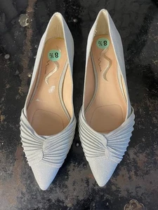 NWOB Nina Silver Shimmery Pointy Toe Flats size 8.5 - Foto 1 di 4