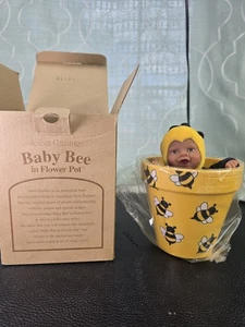 Anne Geddes 1999 Down In The Garden Flower Pot Baby Plush Bee In Pot New - Bild 1 von 24
