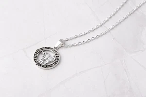 Cadena Plateada Acero Medaglia Inoxidable amuleto de Signo Del Horóscopo Tauro - Foto 1 di 4