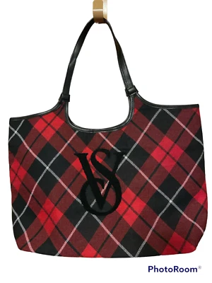 Bolso de Mano Victorias Secret a Cuadros Rojo/Negro Logo Sherpa Weekender Travel 2023 Foto 1 de 4