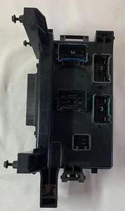 2005-06 Dodge Magnum/C-300 FUSE BOX MAIN PANEL engine compartment P05087166AI - Picture 1 of 6