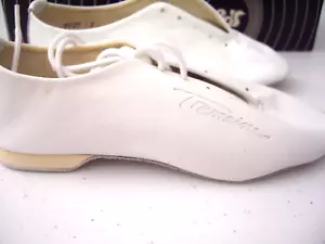 NEW Girls Size 2M Leo's 7027 Tremaine White Leather Soft Sole Jazz Dance Shoes - Picture 1 of 4