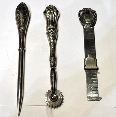 Antiguo volante de plata de ley, aguja, dobladillo medida época victoriana Foto 1 de 3