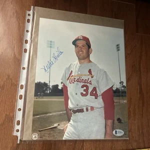 "FOTO AUTÉNTICA AUTOGRAFIADA DE 8 X 10"" NELLIE BRILES CARDINALS MLB CERTIFICADO DE AUTENTICIDAD BAJO" - Imagen 1 de 1