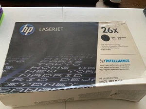ORIGINAL HP CF226X SCHWARZ TONERKARTUSCHE HP 26X WERKSEITIG VERSIEGELT **BOX BESCHÄDIGT - Bild 1 von 6
