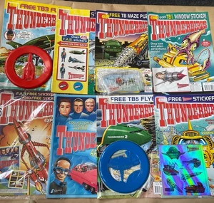 7 X The Thunderbirds Magazine/Comic With Gifts Numbers 20 21 22 23 24 25 & 26 - Bild 1 von 8