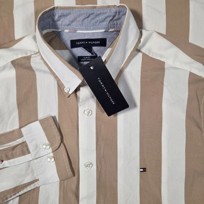 Camisa masculina Tommy Hilfiger média fina bronzeada branca listras largas botão para baixo nova com etiquetas - Imagem 1 de 4