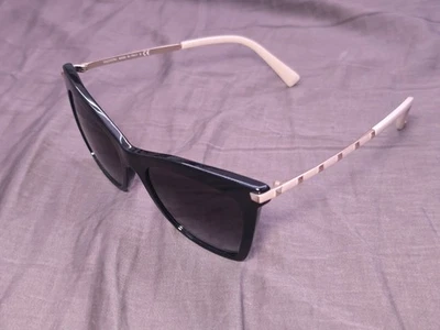 Женские солнцезащитные очки Valentino Rockstud - Изображение 1 из 4