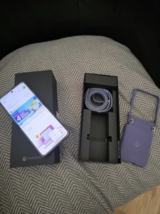 Motorola Razr 50 Ultra, 512GB, Midnight blue. Bundled Accessories - Picture 1 of 10