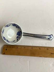 Antike Flow blau & weiß kleine 7" Saucen-/Soßenkelle Porzellan China Keramik - Bild 1 von 4
