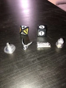 Harry Potter Scene It 1st Edition Replacement Pieces Metal Movers Tokens w/ Dice - Picture 1 of 6