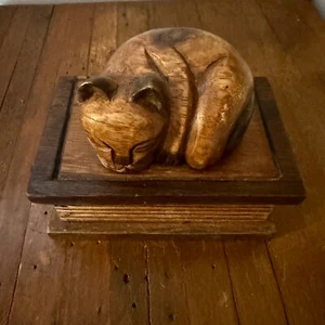Carved Sleeping Resting Cat Wooden Trinket Box - Hand Made - Picture 1 of 9