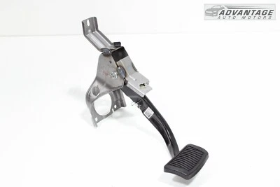 2019-2021 KIA FORTE BRAKE STOP FOOT PEDAL W/ BRACKET SUPPORT 32800-J3200 OEM - Image 1 of 4