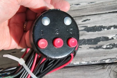 Vintage horn switch - Image 1 of 4