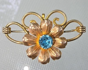 VINTAGE VAN DELL 1/20TH 12K GF FLOWER BROOCH WITH BLUE CENTER STONE - Picture 1 of 4