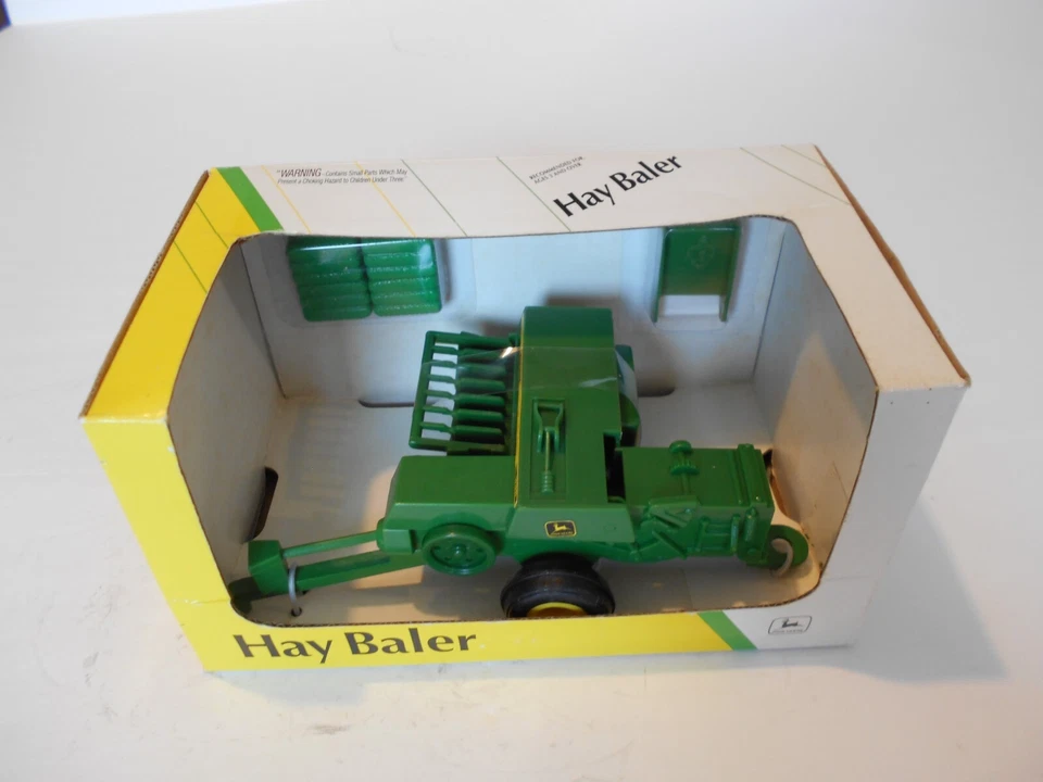 Vintage 1993 Ertl 1:32nd Scale John Deere 338 Hay Baler w/4 Bales, #5639, NIB - Image 1 of 4