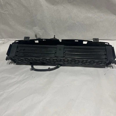 USADO 2019 - 2022 JEEP CHEROKEE OBTURADOR DIANTEIRO ATIVO COM FIAÇÃO 68287394AB FABRICANTE DE EQUIPAMENTO ORIGINAL - Imagem 1 de 4