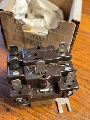 Relé ventilador horno Honeywell R8222 D 1014 reemplaza 90-340 nuevo Foto 1 de 4