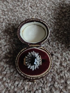 BEAUTIFUL 18CT GOLD RING HALLMARKED SIZE 'H' - Picture 1 of 6