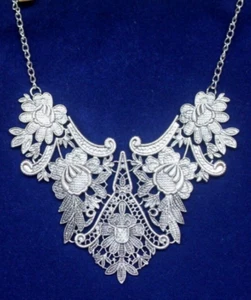 Old Fashioned Floral Lace Collar Statement Necklace Belly Dancer Wedding Flowers - Picture 1 of 2