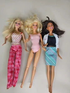 Lot Of 3 Barbie Dolls 2009 with Clothes Bundle - Picture 1 of 5